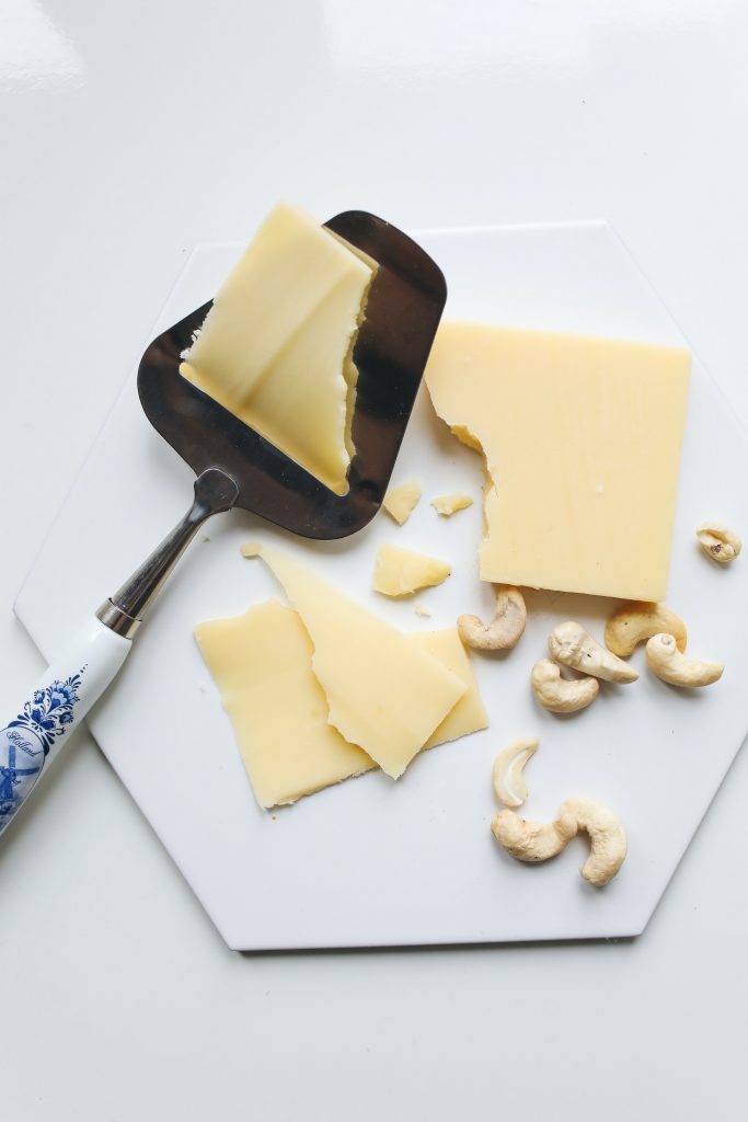 types of cheese: cheddar
