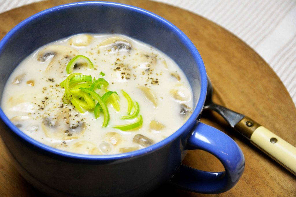 easy slow cooker recipes: creamy mushroom soup
