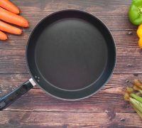 What Are Non Stick Pans Made Of?