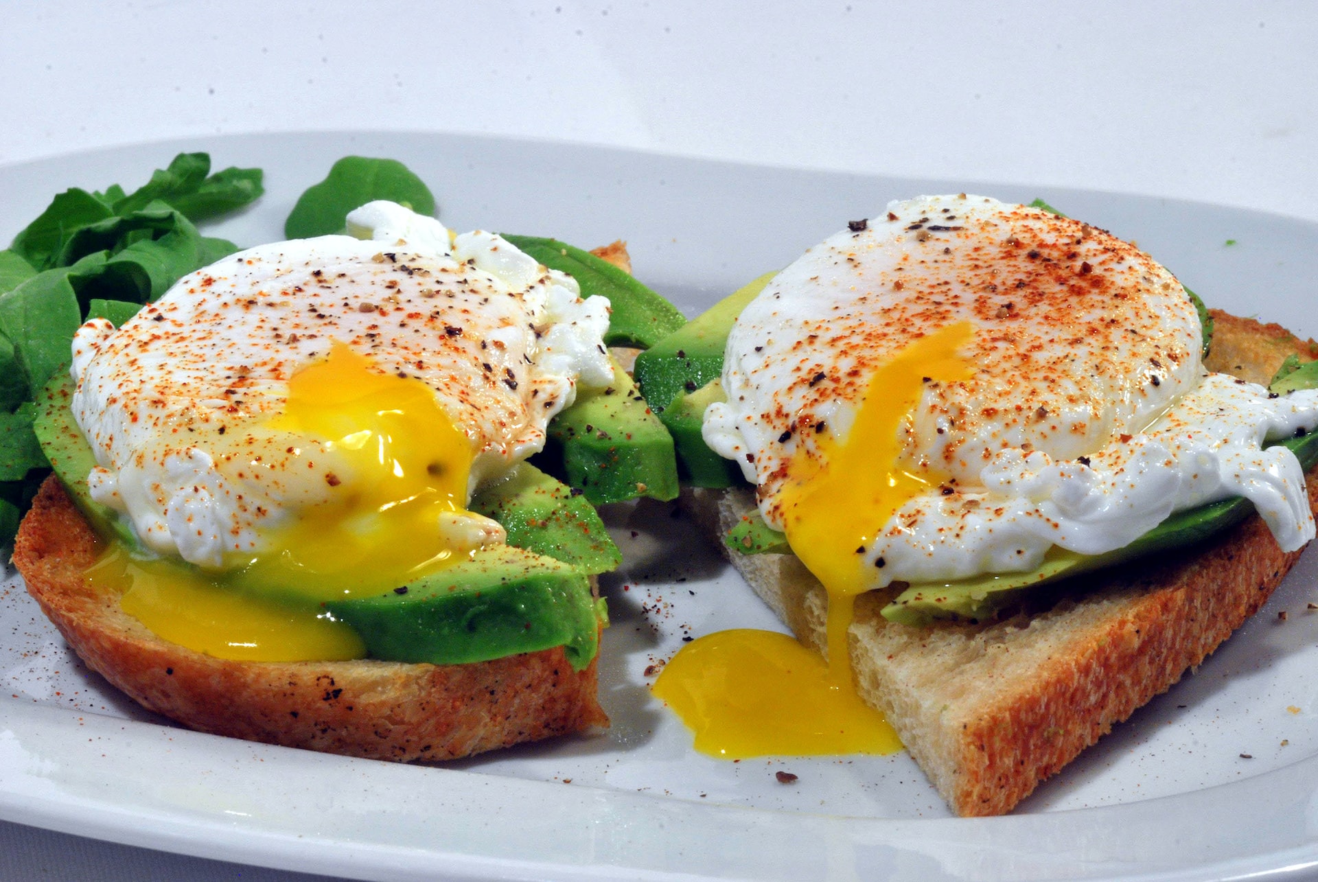 how to cook poached eggs in the microwave